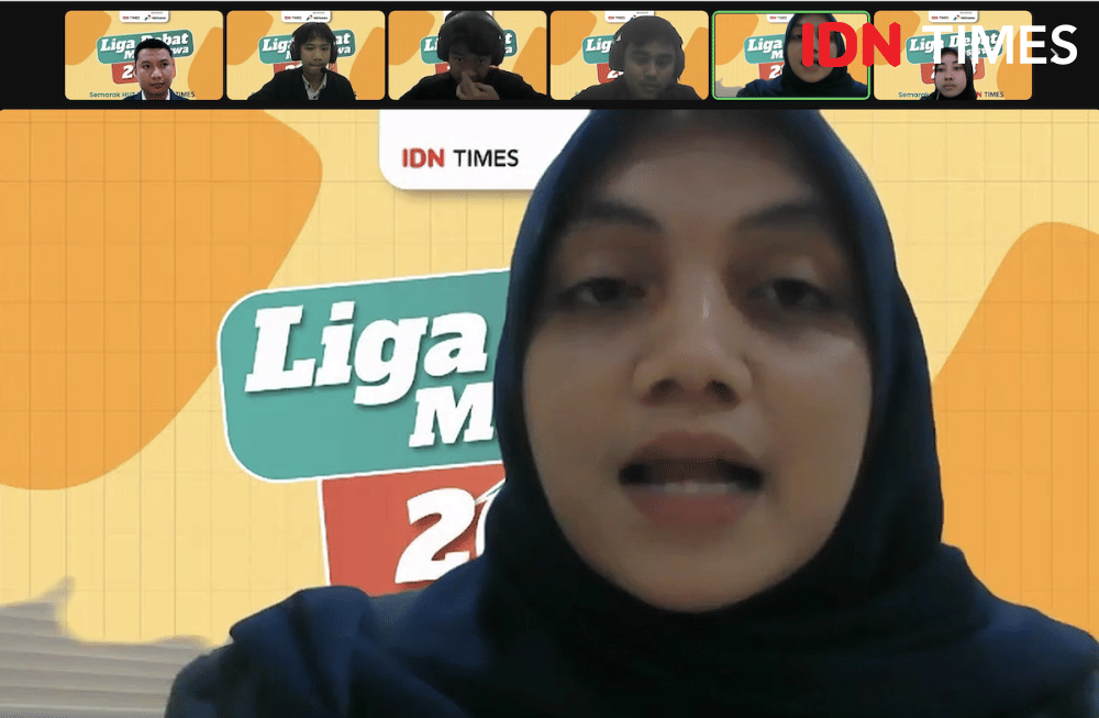 Lomba Debat Mahasiswa IDN Times babak penyisihan antara Itera Lampung melawan Universitas Mataram NTB secara daring, Rabu (22/5/2024). (IDN Times/Anggun Puspitoningrum)