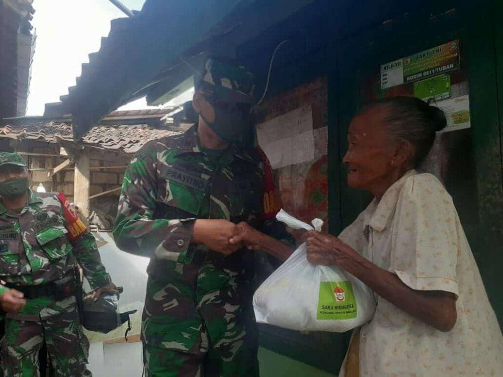 ilustrasi TNI yang terlibat aktif dalam memberikan bantuan (dok. TNI AD)