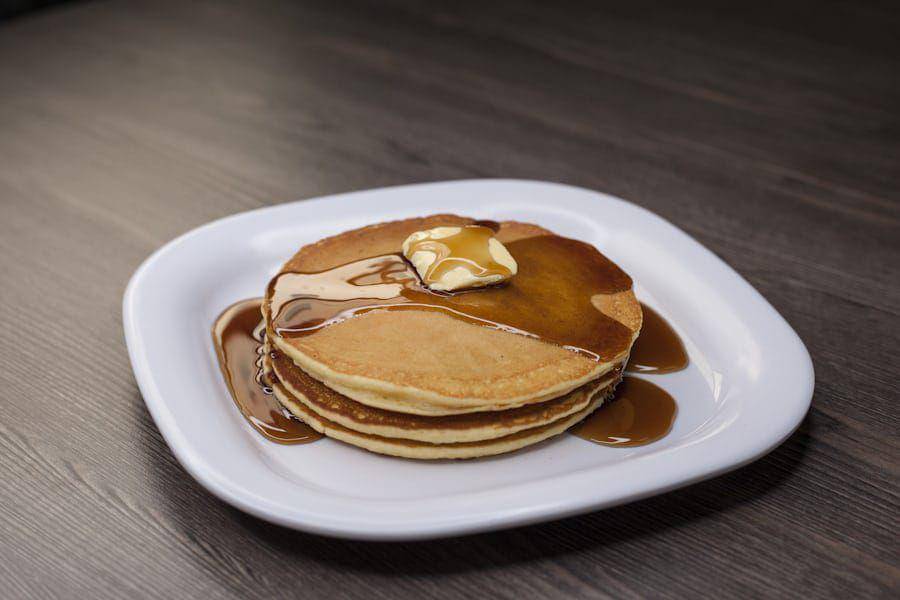 ilustrasi snack MPASI, pancake pisang (unsplash.com/Edson Saldana)