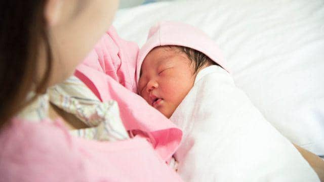 Ilustrasi ibu dan bayi baru lahir. Foto: Shutter Stock