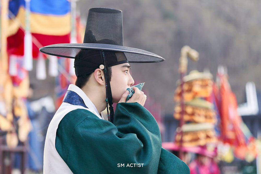 Suho EXO di balik layar drama Missing Crown Prince (dok. Naver Post/SMTOWN 신곡 포스트)