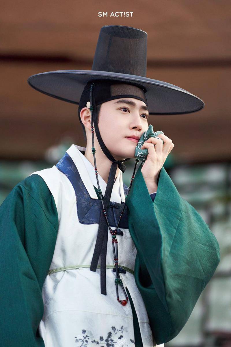 Suho EXO di balik layar drama Missing Crown Prince (dok. Naver Post/SMTOWN 신곡 포스트)