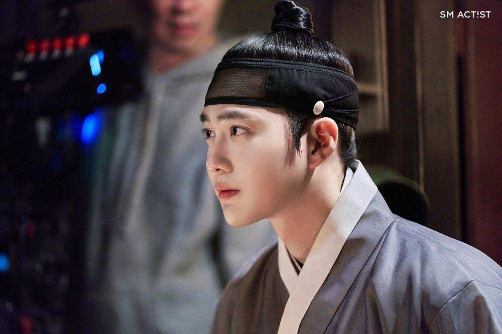 Suho EXO di balik layar drama Missing Crown Prince (dok. Naver Post/SMTOWN 신곡 포스트)