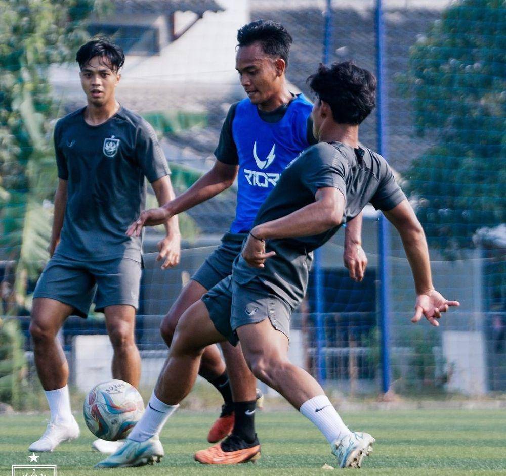 Pemain PSIS Semarang sedang jalani latihan rutin jelang International Match RCTI Sport, Kamis (23/5/2024). (dok. PSIS)