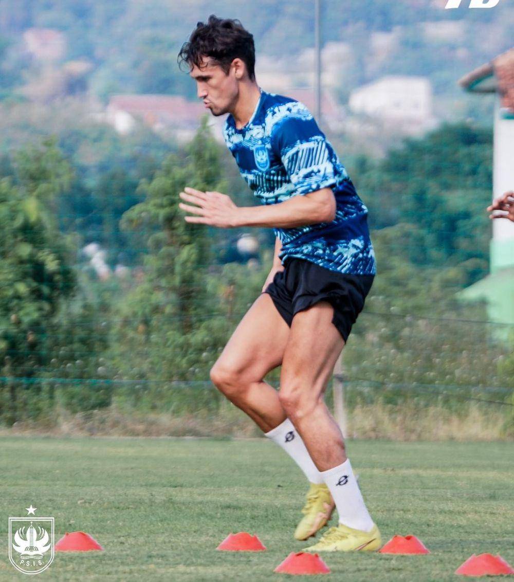 Pemain PSIS Semarang sedang jalani latihan rutin jelang International Match RCTI Sport, Kamis (23/5/2024). (dok. PSIS)