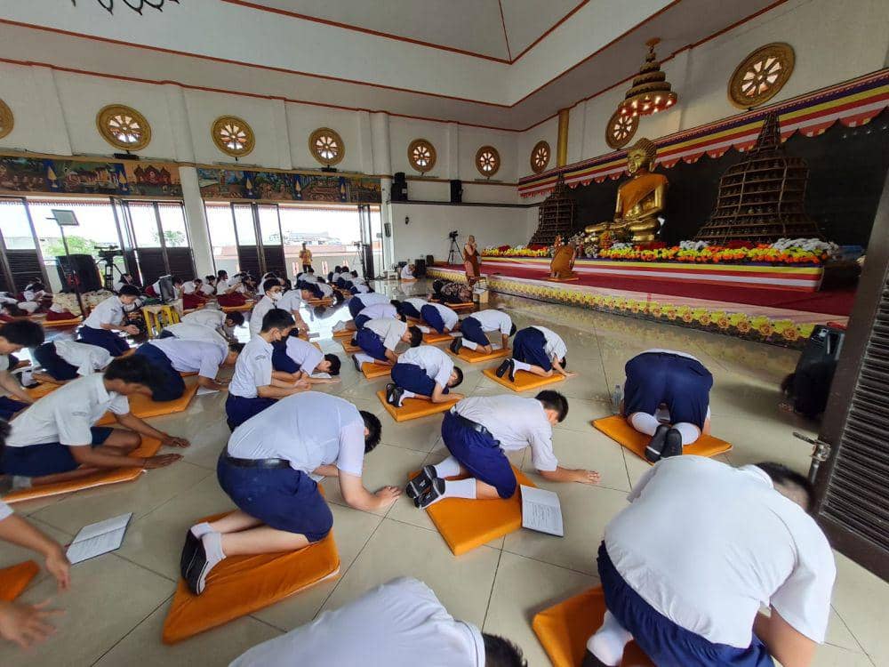 Pelajar di Banjarmasin dikenalkan Pindapatta, tradisi sebelum ibadah Waisak.
