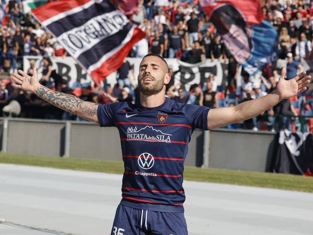 Gennaro Tutino saat memperkuat Cosenza Calcio. (instagram.com/gennarotutino)