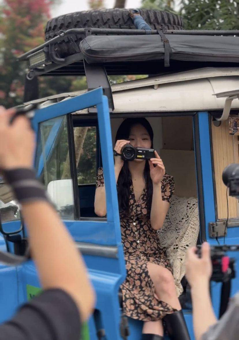 potret Kim Go Eun syuting iklan di Bandung (Instagram.com/ggonekim)