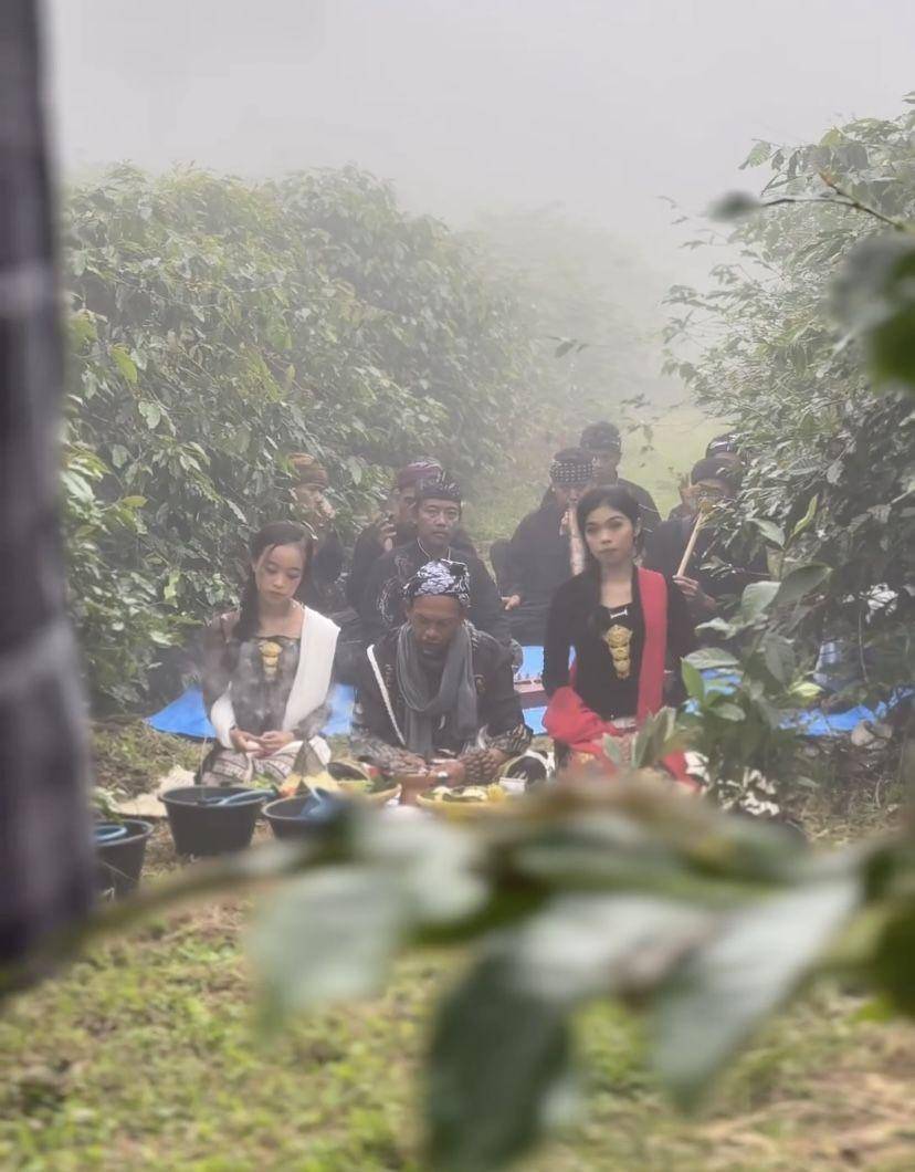 potret Kim Go Eun syuting iklan di Bandung (Instagram.com/ggonekim)