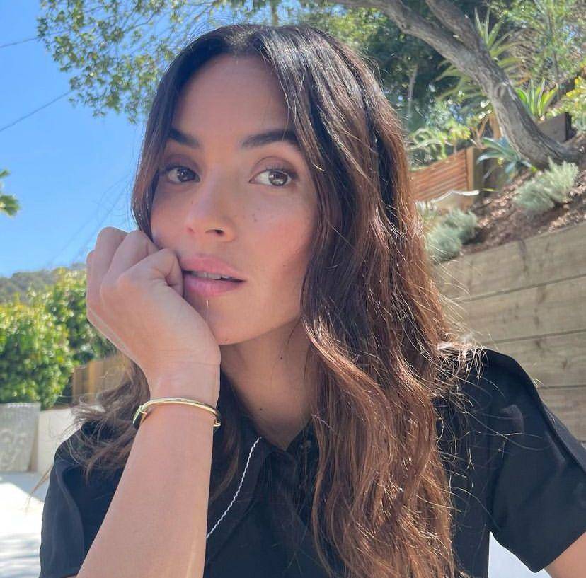 biodata dan profil Adria Arjona (Instagram.com/adriaarjona)