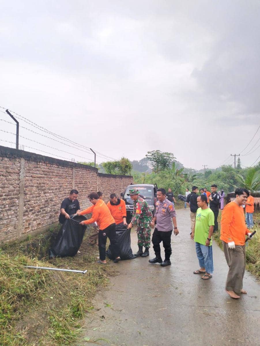 Antisipasi DBD, Warga Serang Bersihkan Lingkungan Saat Libur Panjang