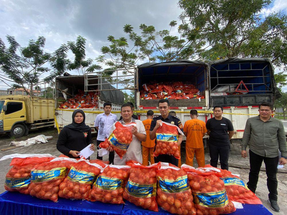 Polisi di Riau Sita 21 Ton Bawang Bombai Asal Malaysia