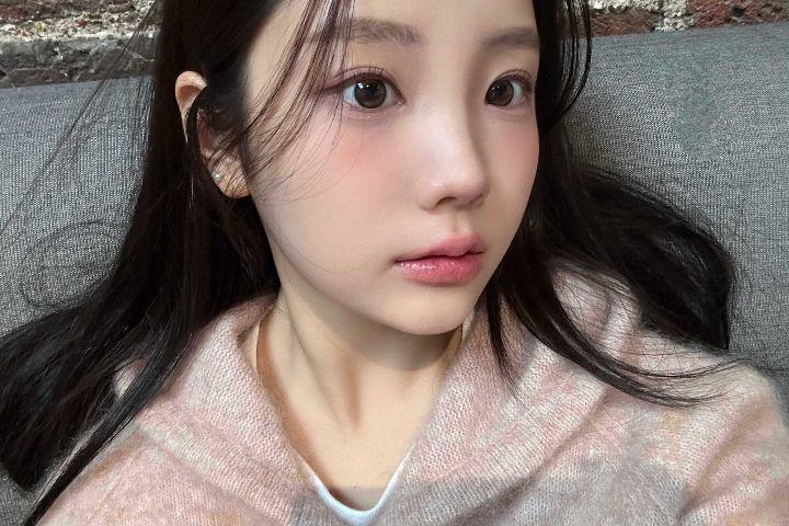 Kronologi Wonhee ILLIT Absen dari Jadwal Terbaru akibat Kelelahan
