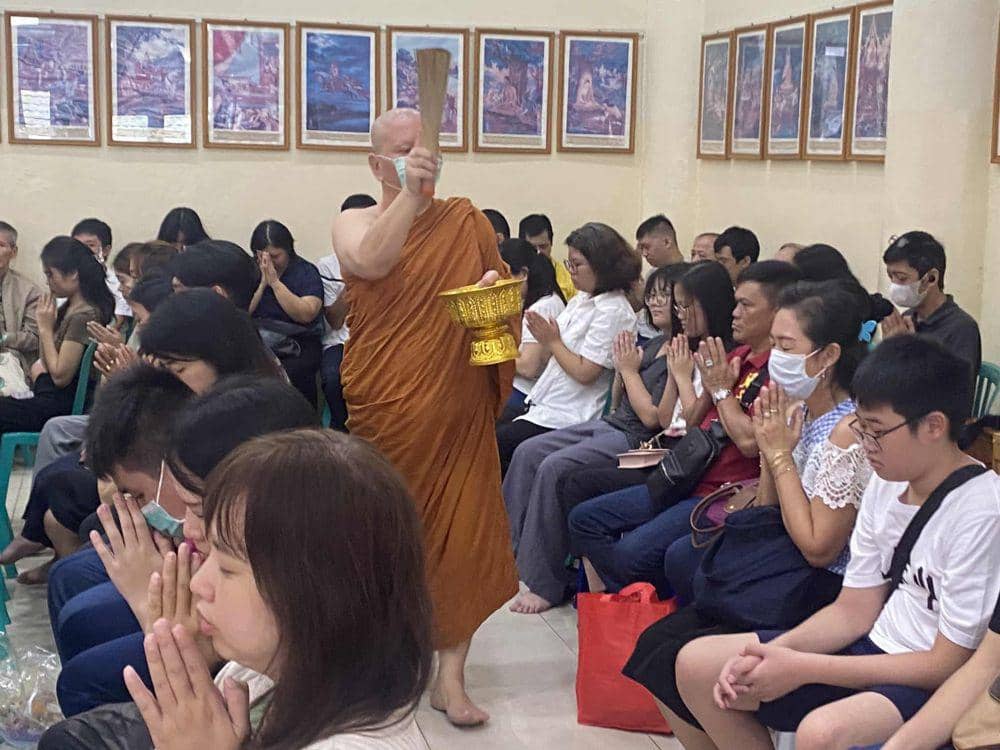 Sukacita Penganut Buddha di Banjarmasin Merayakan Waisak