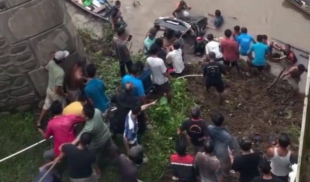 (Mobil travel terjun ke Sungai Kelingi Musi Rawas, 4 orang tewas) IDN Times/istimewa