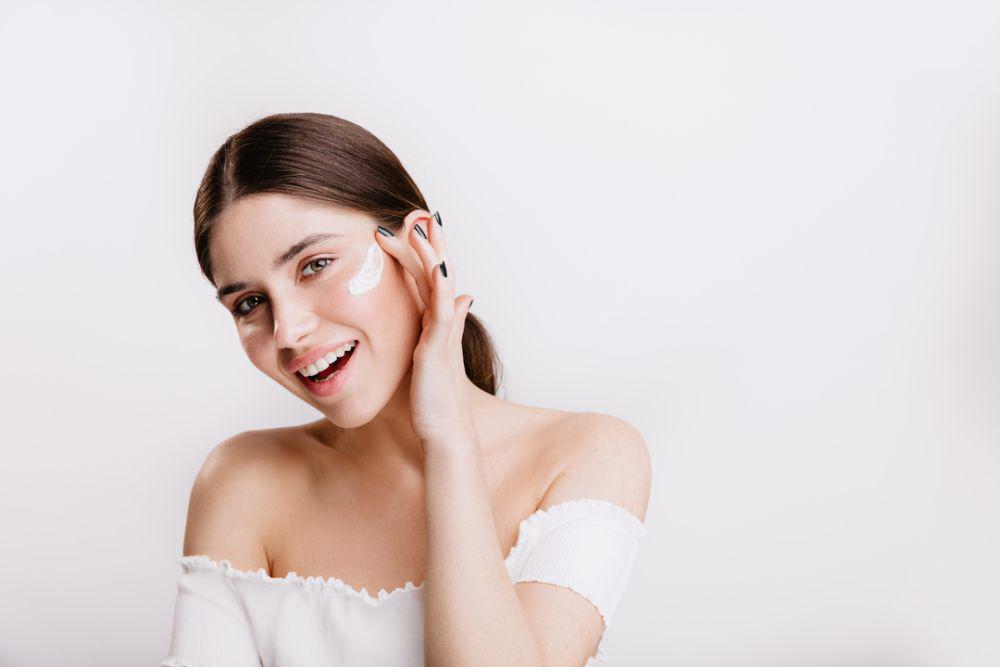 5 Physical Sunscreen Lokal yang Ringan, Cocok untuk Semua Jenis Kulit