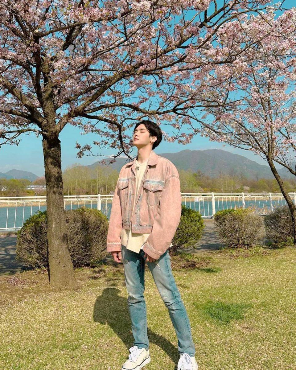 Kun WayV (instagram.com/wayvofficial)
