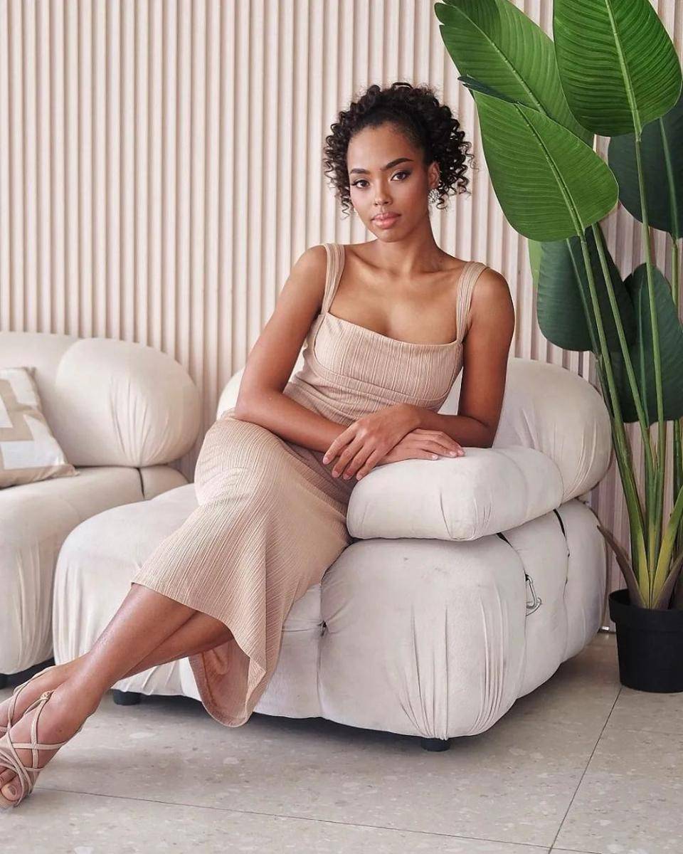 Potret Miss Universe Filipina 2024 Chelsea Manalo (Instagram.com/manalochelsea)