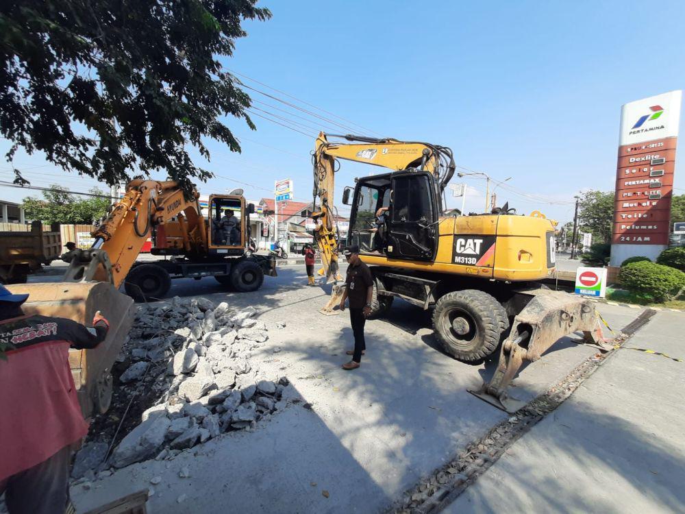 15 Titik Penyambung Jalan Masuk Ilegal di Semarang Dibongkar