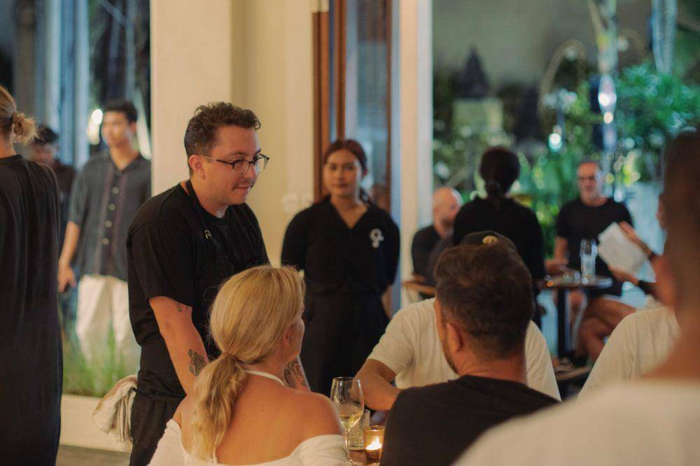 Suasana di Ghost Kitchen & Record Bar (dok. IDN Times/Latifah Ari)