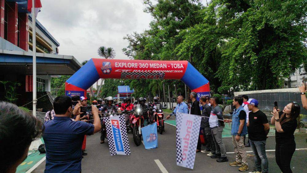 Pelepasan peserta Touring "Explore 360 Medan-Toba" yang diikuti CRF Rally, Kamis (23/5/2024) (Dok.istimewa)