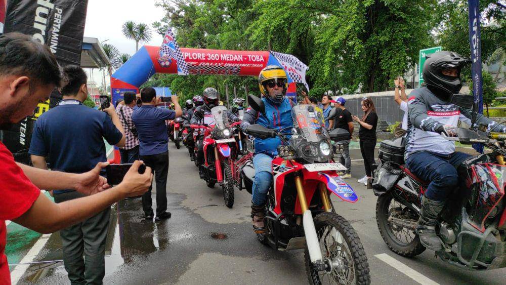 Pelepasan peserta Touring "Explore 360 Medan-Toba" yang diikuti CRF Rally, Kamis (23/5/2024) (Dok.istimewa)