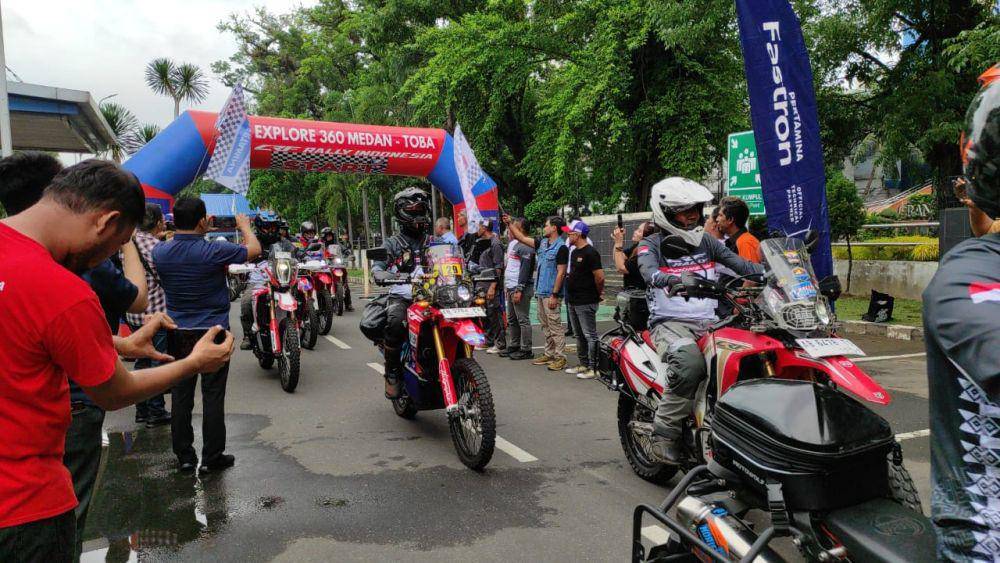 Pelepasan peserta Touring "Explore 360 Medan-Toba" yang diikuti CRF Rally, Kamis (23/5/2024) (Dok.istimewa)