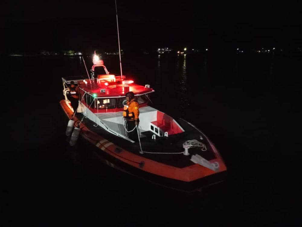 Kapal RBB yang dikerahkan Kantor SAR Mataram mencari korban. (dok. SAR Mataram)