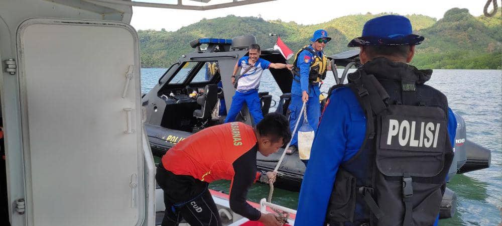 Tim SAR gabungan saat melakukan pencarian. (dok. SAR Mataram)
