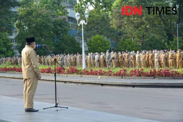 Pj Gubernur NTB Lalu Gita Ariadi memberikan pengarahan kepada ASN Pemprov NTB. (IDN Times/Muhammad Nasir)