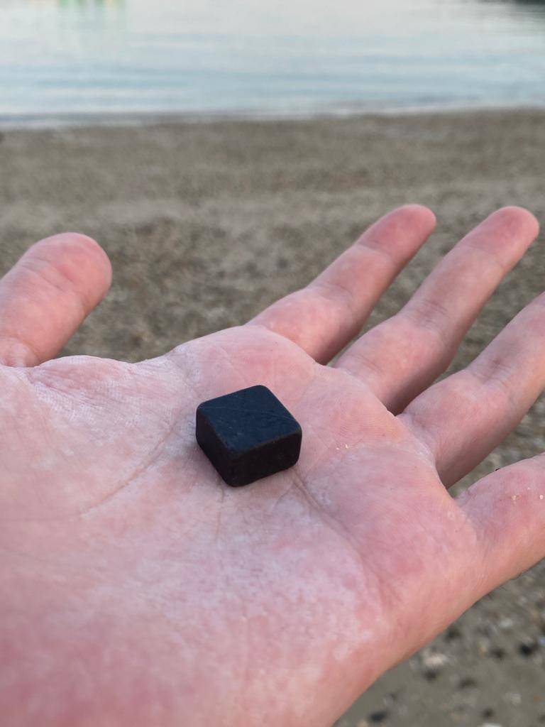 potret batu unik di pantai (reddit.com/user/kharingin)