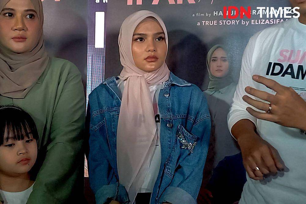Davina Karamoy di konferensi pers dan launching poster dan trailer kedua film Ipar Adalah Maut, Jumat (24/05/2024). (IDN Times/Ines Suseno)