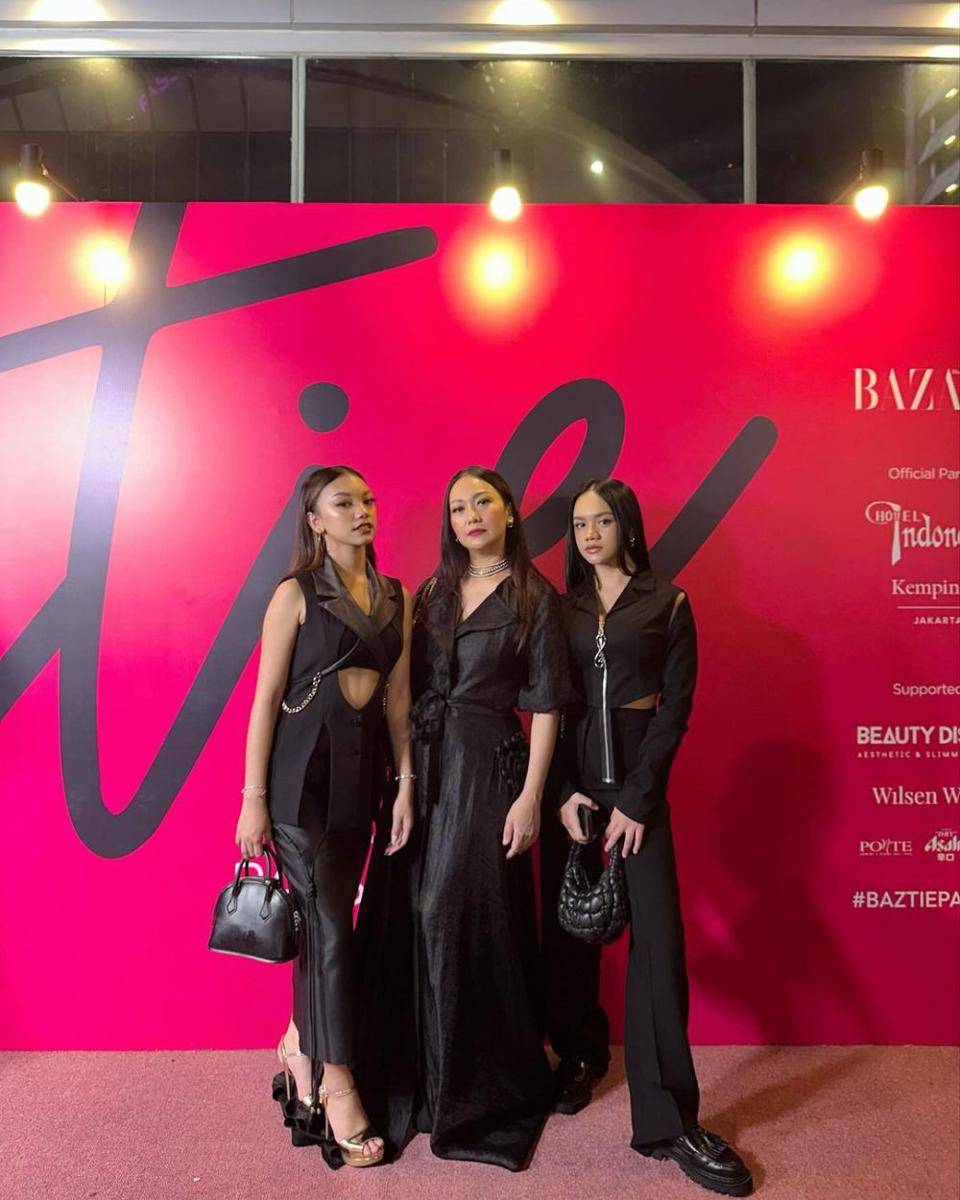 potret Riafinola dan buah hati (instagram.com/riafinola)