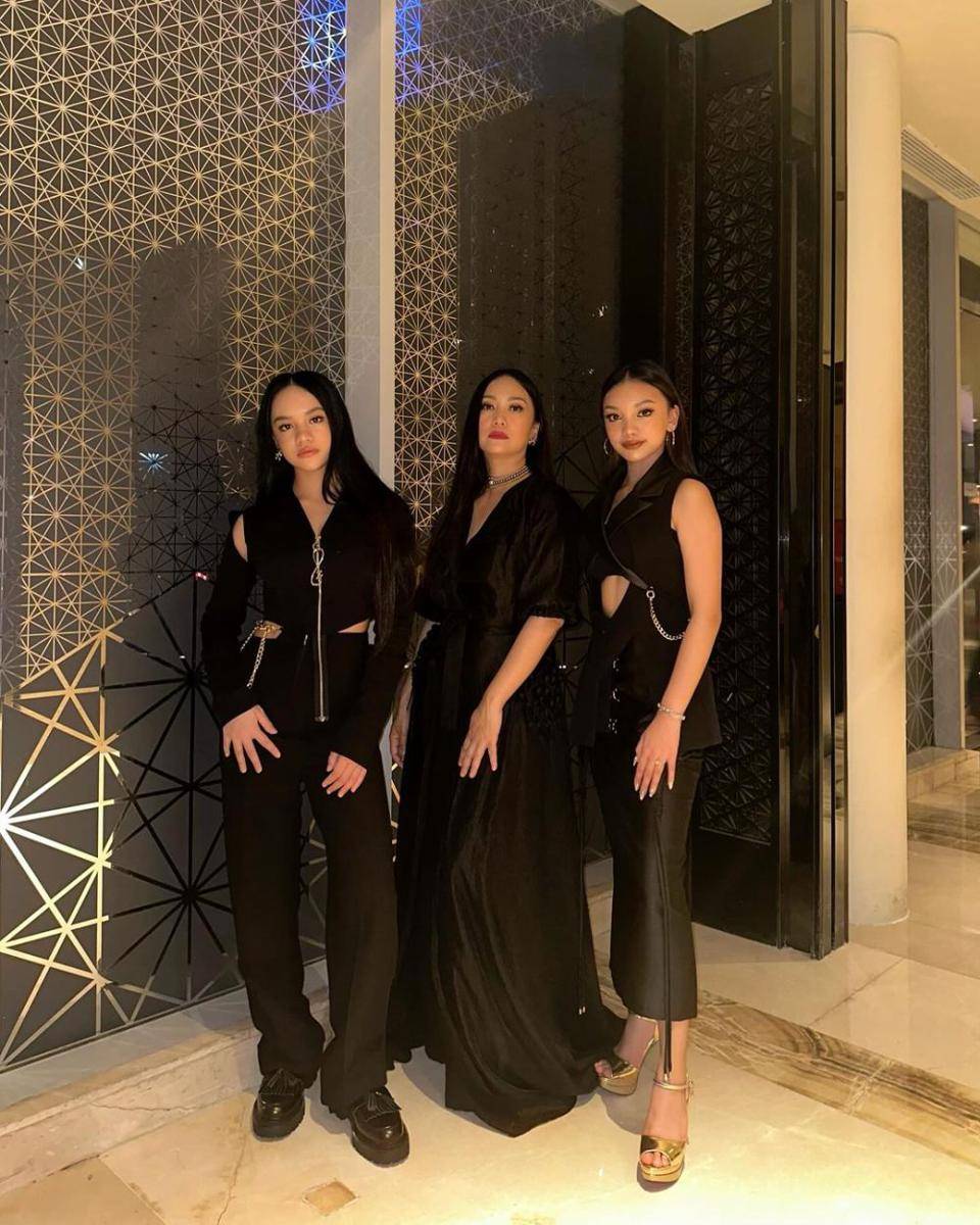 potret Riafinola dan buah hati (instagram.com/riafinola)
