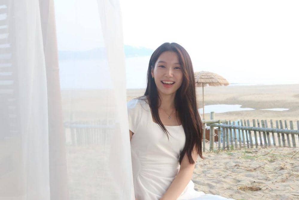 Han Dong Hee di balik layar drama Frankly Speaking (instagram.com/dong_dong0416)