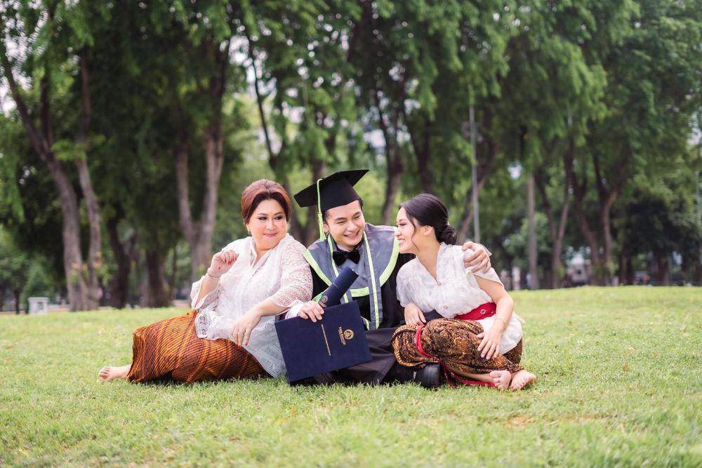 Ide Foto Wisuda Keluarga (instagram.com/audyvanessa)