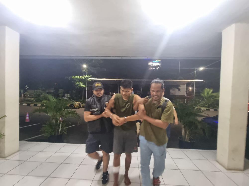 Polisi Tembak Kaki Pelaku Penusukan Imam Musala di Jakbar