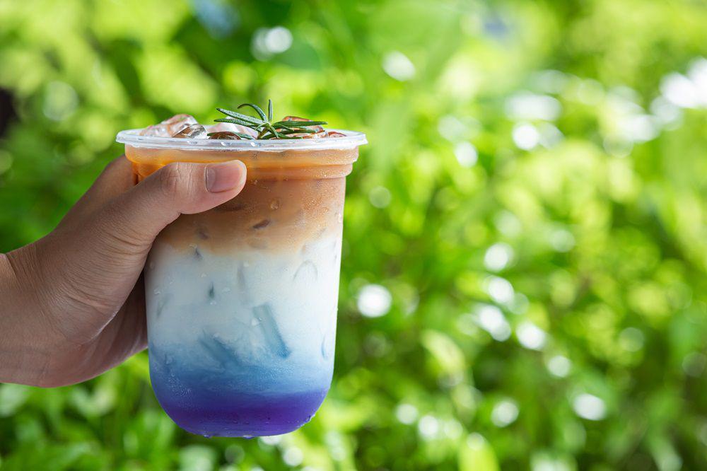 Resep Es Kopi Susu Bunga Telang, Minuman Segar ala Cafe