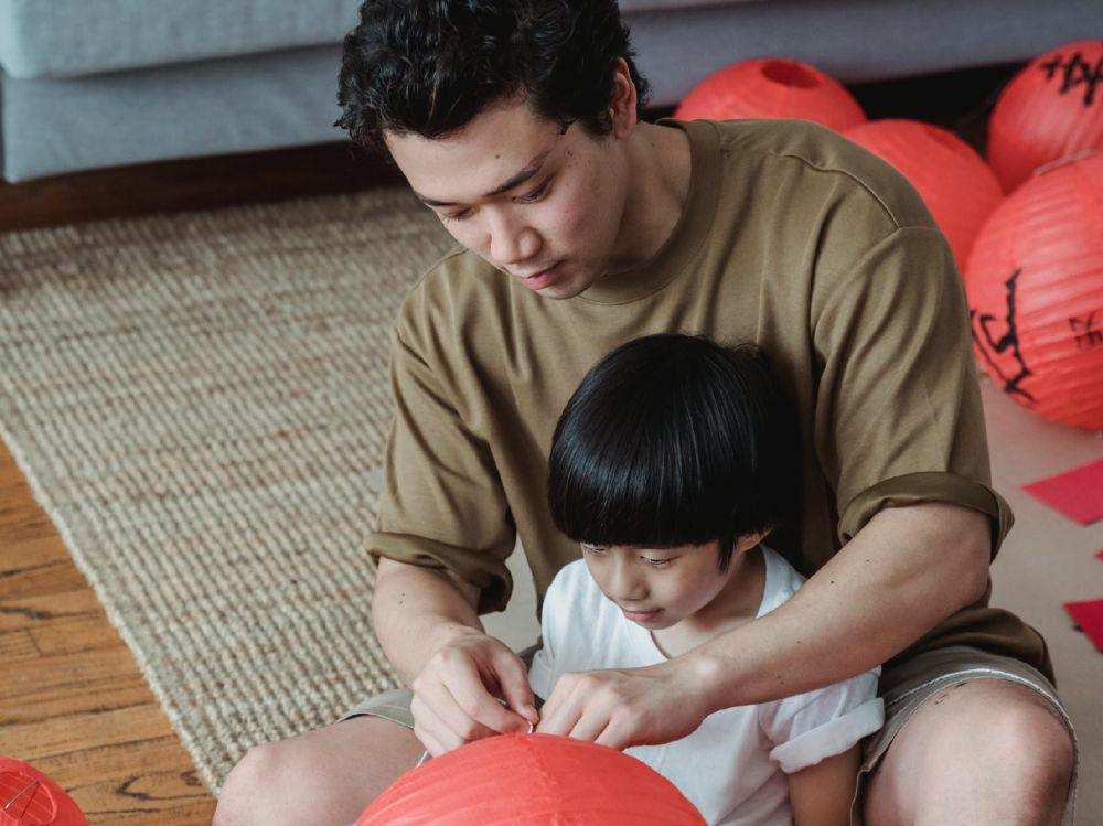 5 Momen Lucu Punya Adik yang Usianya Terpaut Jauh dari Kita