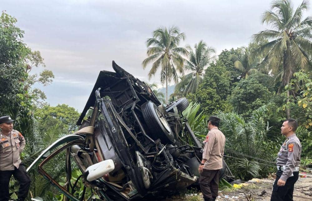 Penampakan Bus Study Tour MIN 1 Pesibar, Dievakuasi Pakai Alat Berat