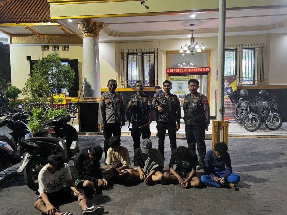 Gangster Beraksi di Surabaya, 6 Remaja Bawa Celurit Ditangkap Polisi