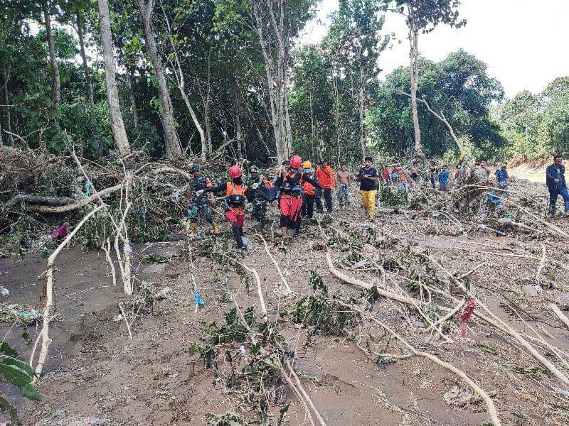 Evakuasi korban banjir bandang di OKU dievakuasi (Dok: istimewa)
