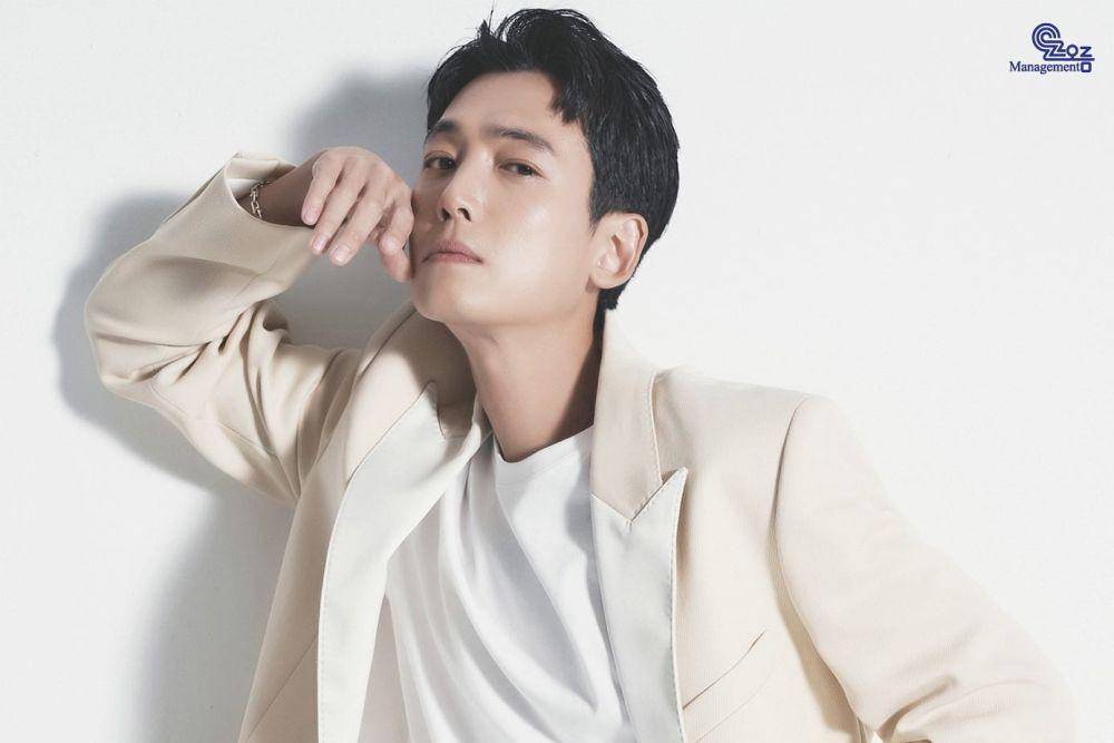Jung Kyung Ho (instagram.com/management_allum)