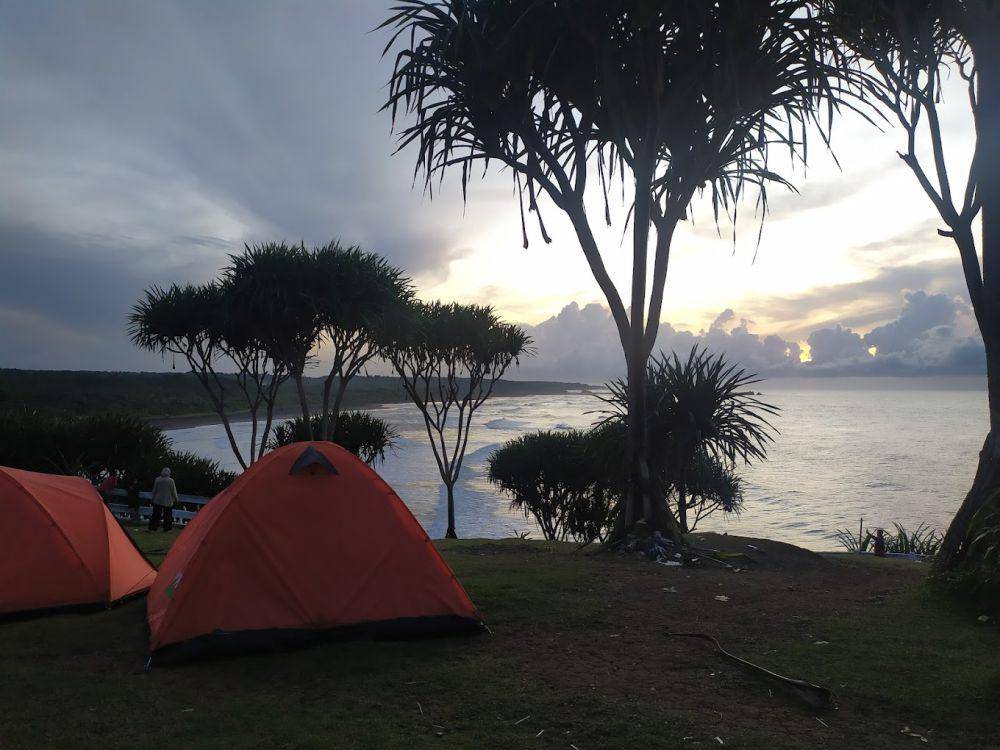 Pantai Karang Tawulan (maps.google.com/Sepi Saptoadi Nugraha)