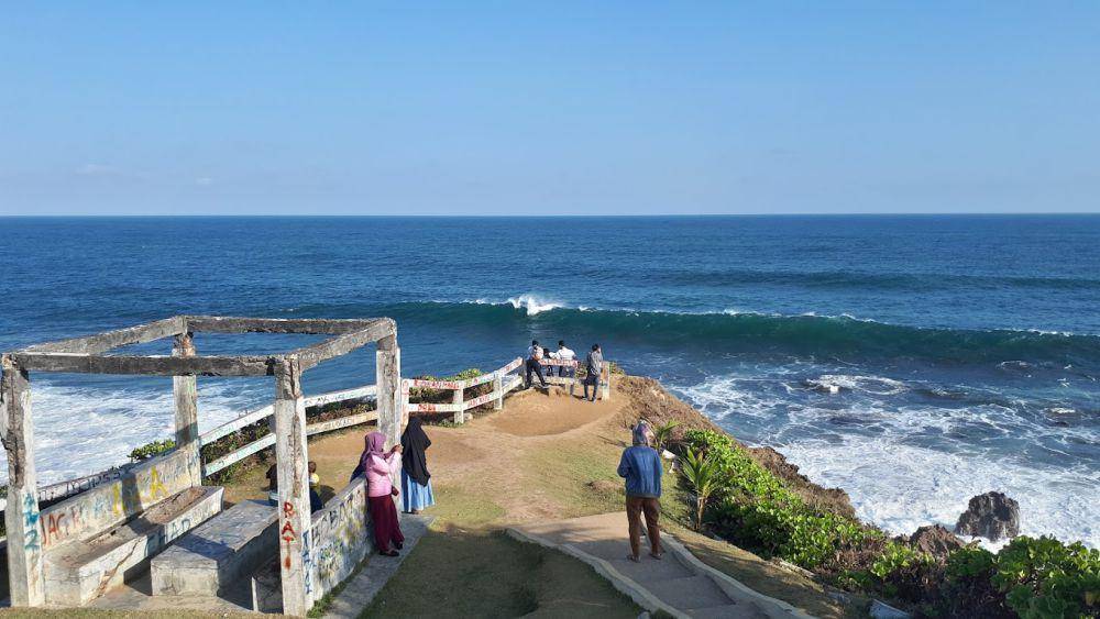 Pantai Karang Tawulan (maps.google.com/Tatang Kurniawan)