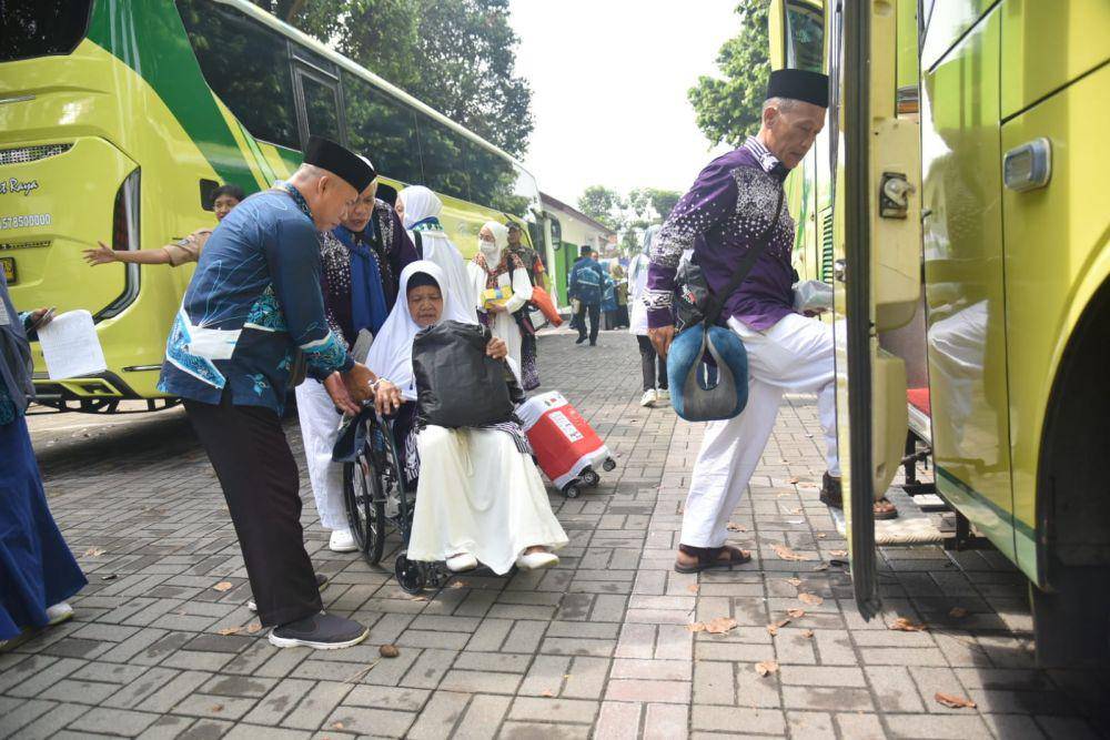 Pemberangkatan haji dari Sleman, Jumat (24/5/2024). (Dok. Istimewa)