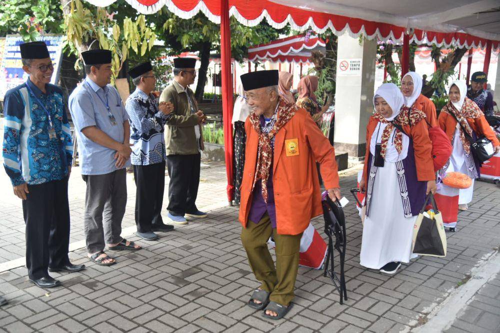 Pemberangkatan haji dari Sleman, Jumat (24/5/2024). (Dok. Istimewa)
