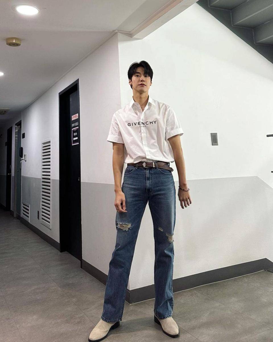 Lee Seung Hyub (instagram.com/sssn9_zzzn9)