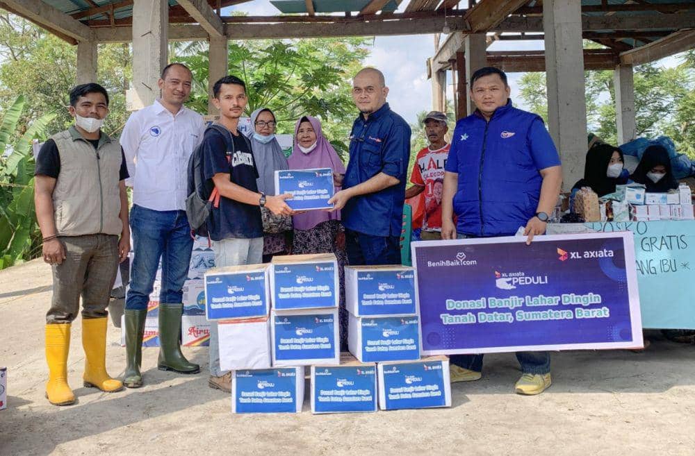 XL Axiata Peduli Salurkan Bantuan untuk Korban Lahar Dingin Marapi