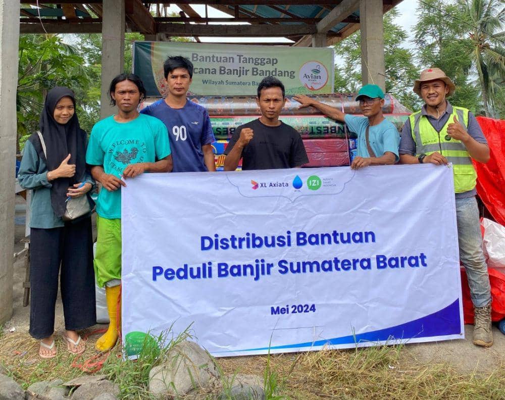 XL Axiata Peduli menyalurkan bantuan untuk korban banjir lahar dingin Gunung Marapi Sumbar (Dok. IDN Times)